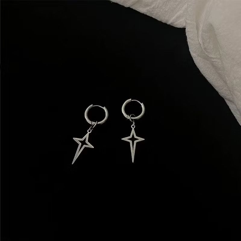 TITANIUM STAR PIERCING HOOP EARRINGS สําหรับผู้ชายและผู้หญิง JURAI STAR PIERCING HOOP EARRINGS รุ่นร