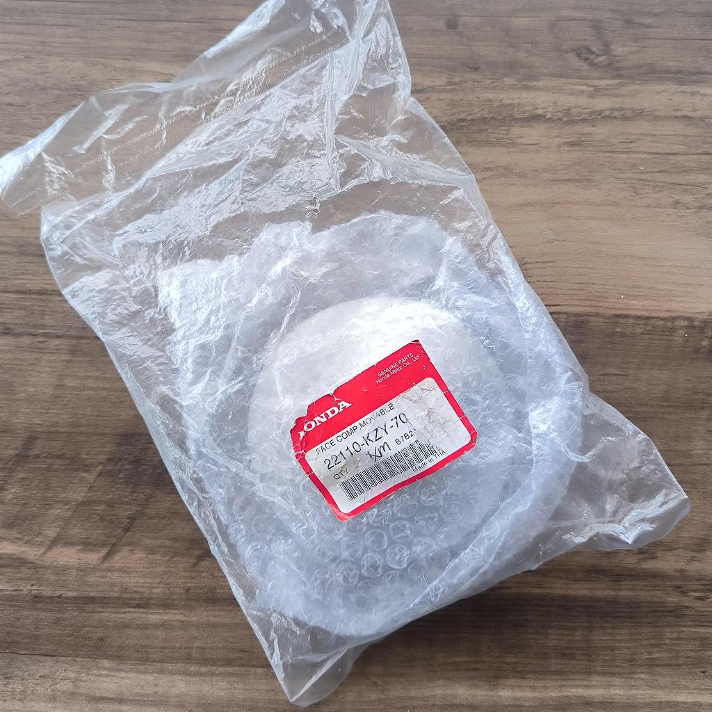 ROLLER FACE COMP HOUSING PCX 150 CARBON THAILAND 22110KZY701