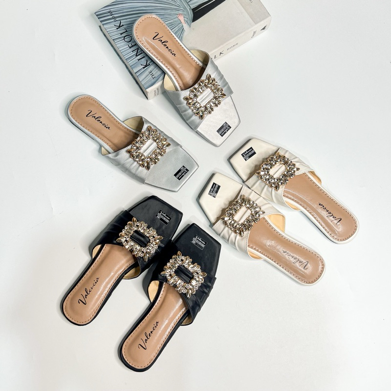 VALENCIA • ZEILA FLAT SANDALS BY VALENCIA • FLAT SANDALS • รองเท้าผู้หญิง • FASHION SANDALS