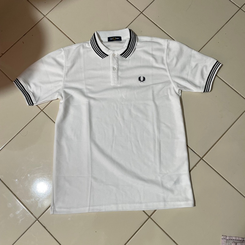 Fred Perry เสื้อโปโลลายทาง สีขาว มือสอง