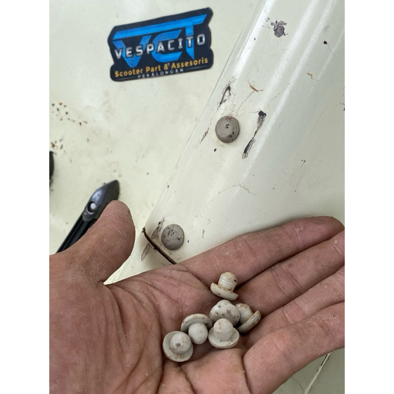 ยางอะไหล่ยาง Pole Bolt Hole และ Lower Handlebar Bolt Hole สําหรับ Vespa Super Sprint PTS VBA VBB VNB VGL GS VLA เดิม NOS