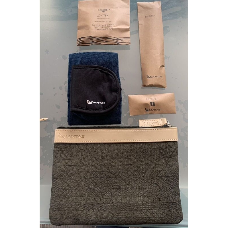 QANTAS NEW EDITION กระเป๋า AMENITY
