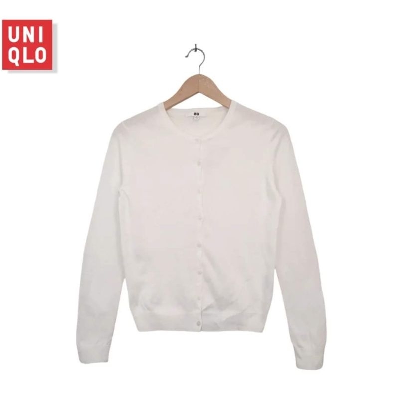 เสื้อคาร์ดิแกน O-Neck สีขาว Uniqlo (CODE: B44 -25)