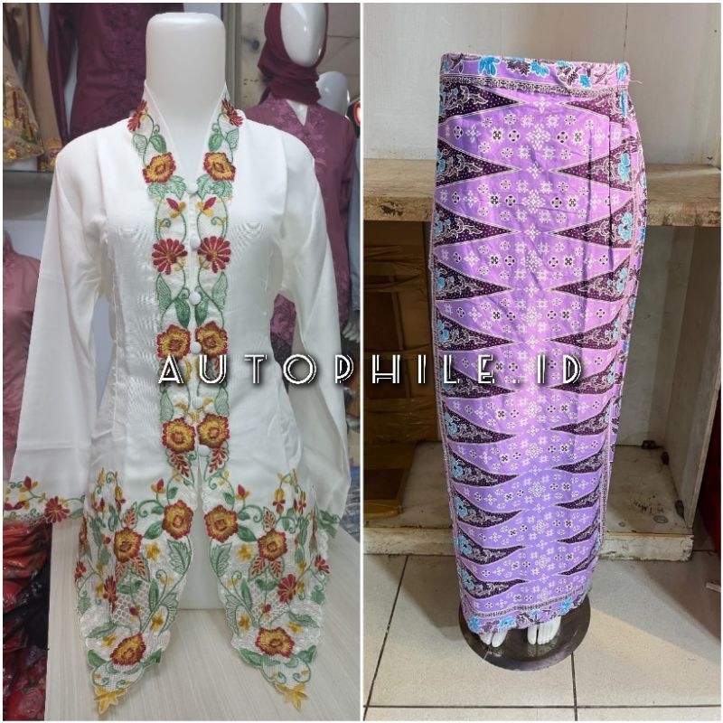 Autophile.id-ชุดผ้ากํามะหยี่ยาวล่าสุดพร้อมชุดดอกไม้ MOTIF/T KARTINI