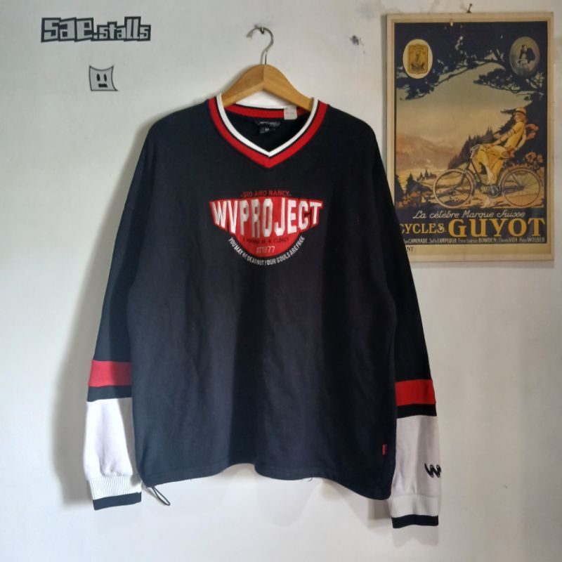 Crewneck WV Project เย็บปักถักร้อย