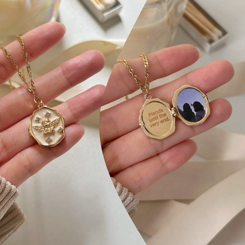 ที่ชื่นชอบ DDH ผีเสื้อนางฟ้าหนังสือล็อกเกตสร้อยคอภาพที่กําหนดเองแกะสลักสร้อยคอของขวัญเครื่องประดับไซ