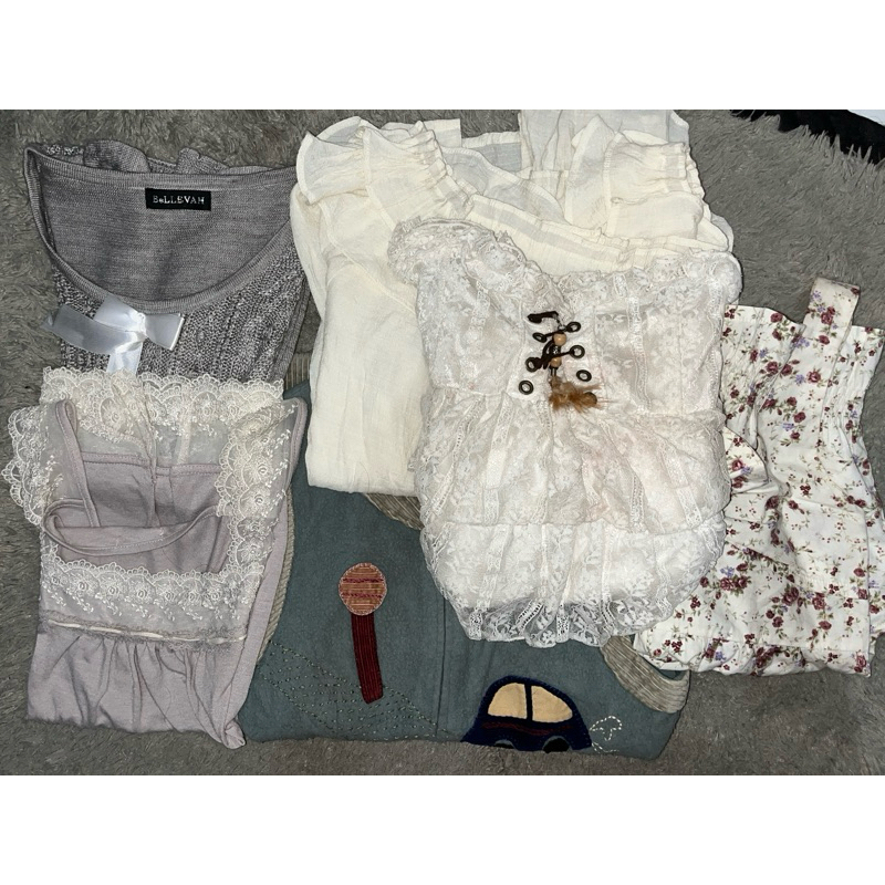 PRELOVED Coquette top และเสื้อน่ารัก