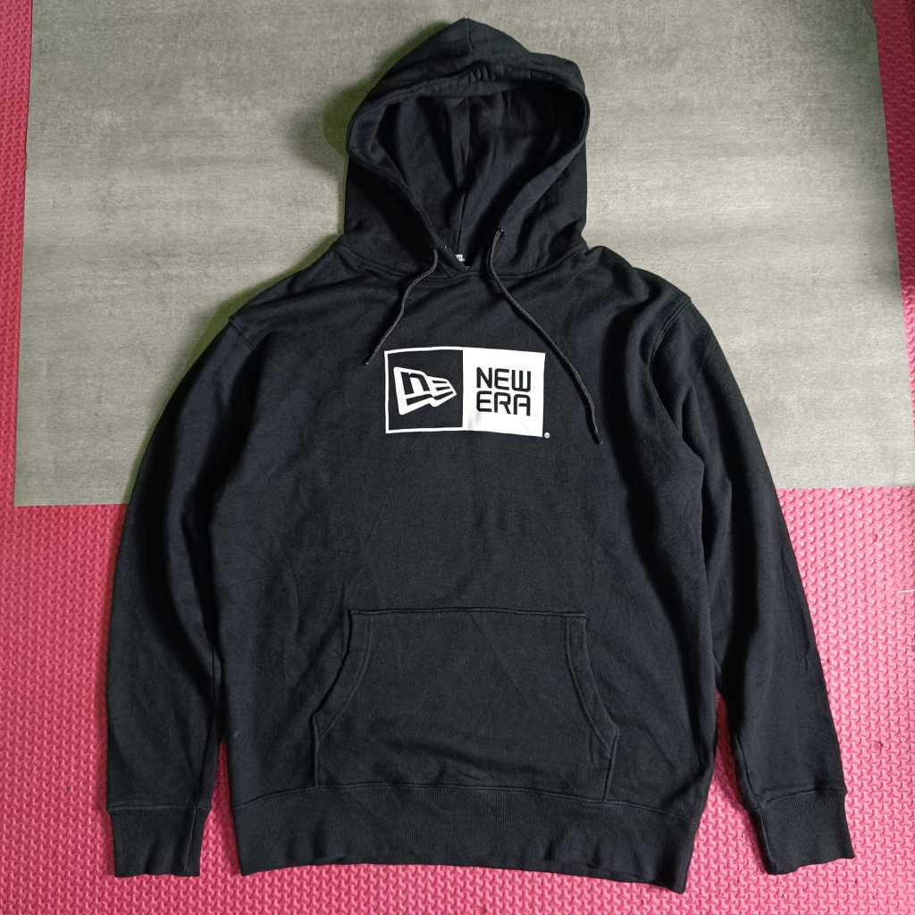 Hitam เสื้อฮู้ดแบบสวม N3w Era Black Size on tag L (สีดําเข้ม)