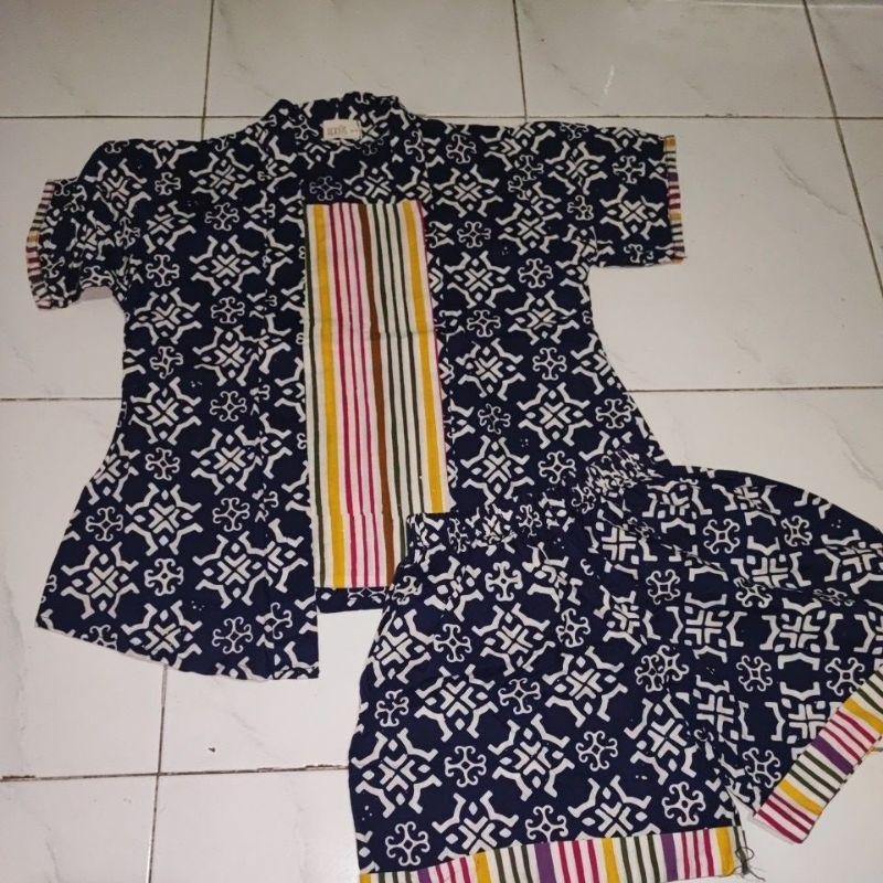 Preloved Bekids Stelan ผ้าบาติกเด็ก ไซส์ 9 เหมือนใหม่