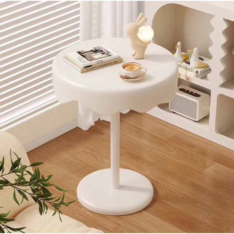 MINIMALIST CORNER TABLE