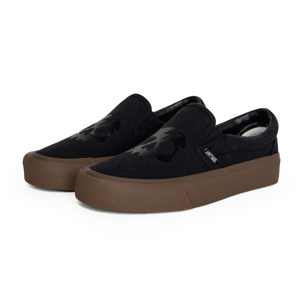 Saba Slip On Skull All Black Dark Gum - รองเท้าผ้าใบลําลองผู้ชายผู้หญิงรองเท้า