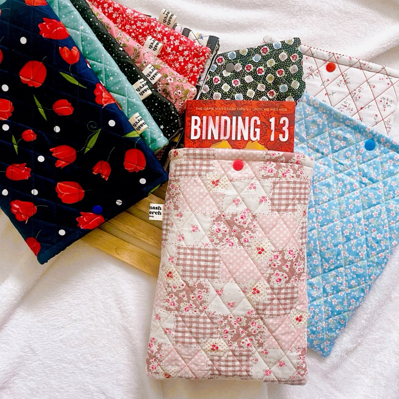 Book Sleeve/Book Pouch โดย Smashbooks