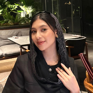 𝐁𝐘 𝐀𝐃𝐈𝐍𝐃𝐀 Hijab Renda Merayu Simple Jilbab Instant Ceruty Menawan Yenny Wahid menter Puspita Series Premium Kerudung Acara Kondangan Pejabat / Kantor