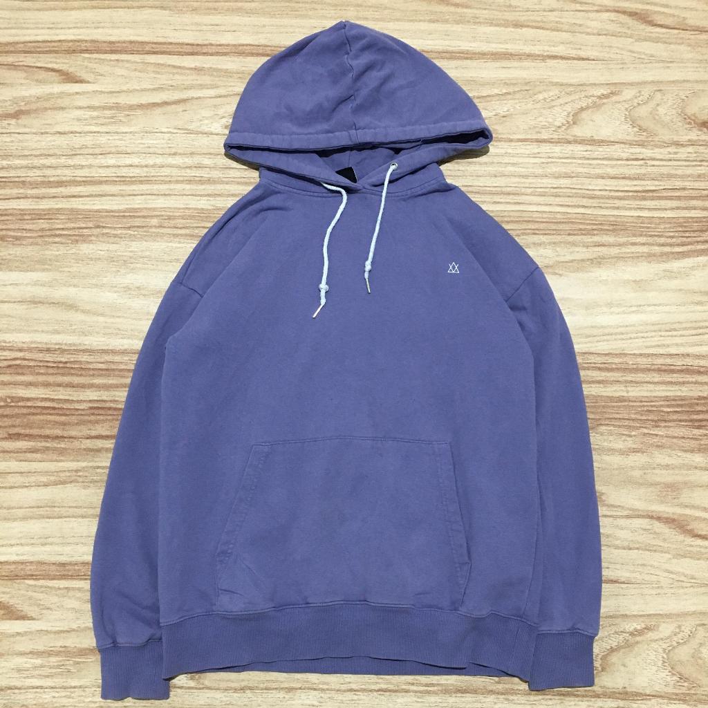 Akiii Classic Hoodie - Medium