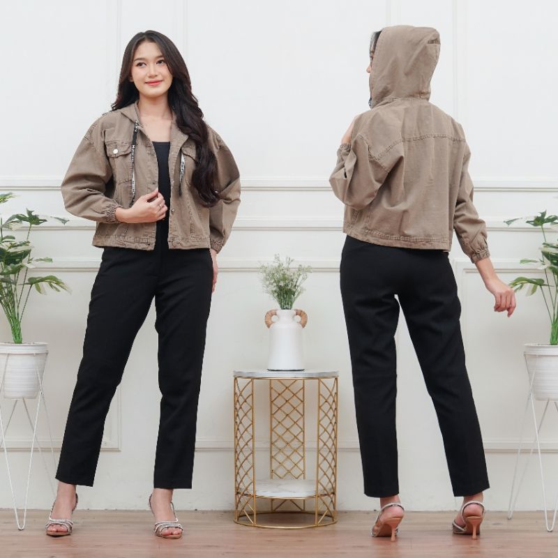 WAREHOUSE CLEARANCE OF OVERSIZED WOMENS CROP HOODIE JEANS JACKETS, OVERSIZED DENIM JACKETS