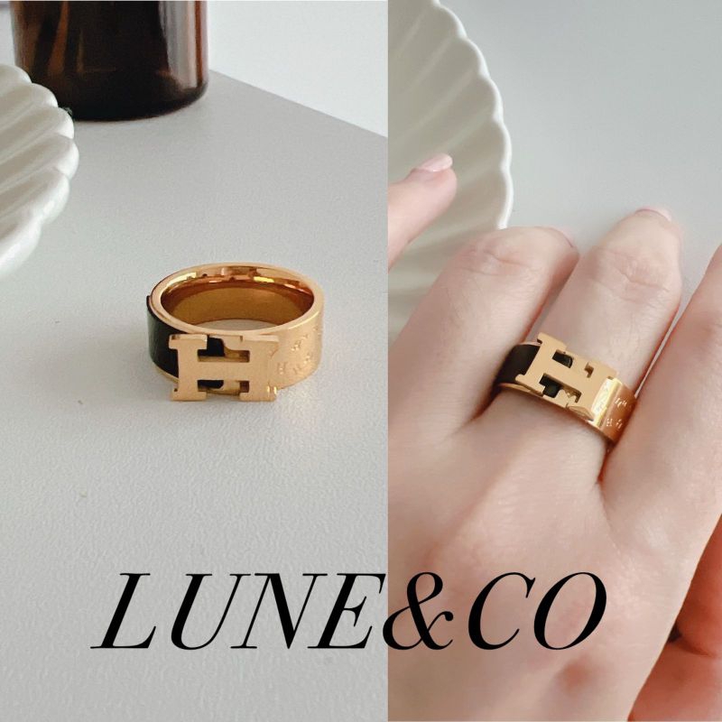 CS83 แหวน H ไทเทเนียมผู้หญิง Initial Gold Mix Black, Ready Size 678