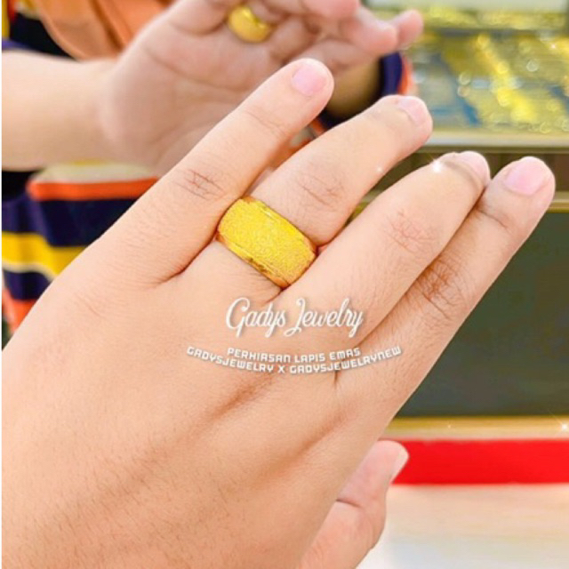 REPLIKA แหวนกลมนูน 24krt Crum Gold Plated Light Gold 8 กรัม Premium Gold Replica Girls Ring