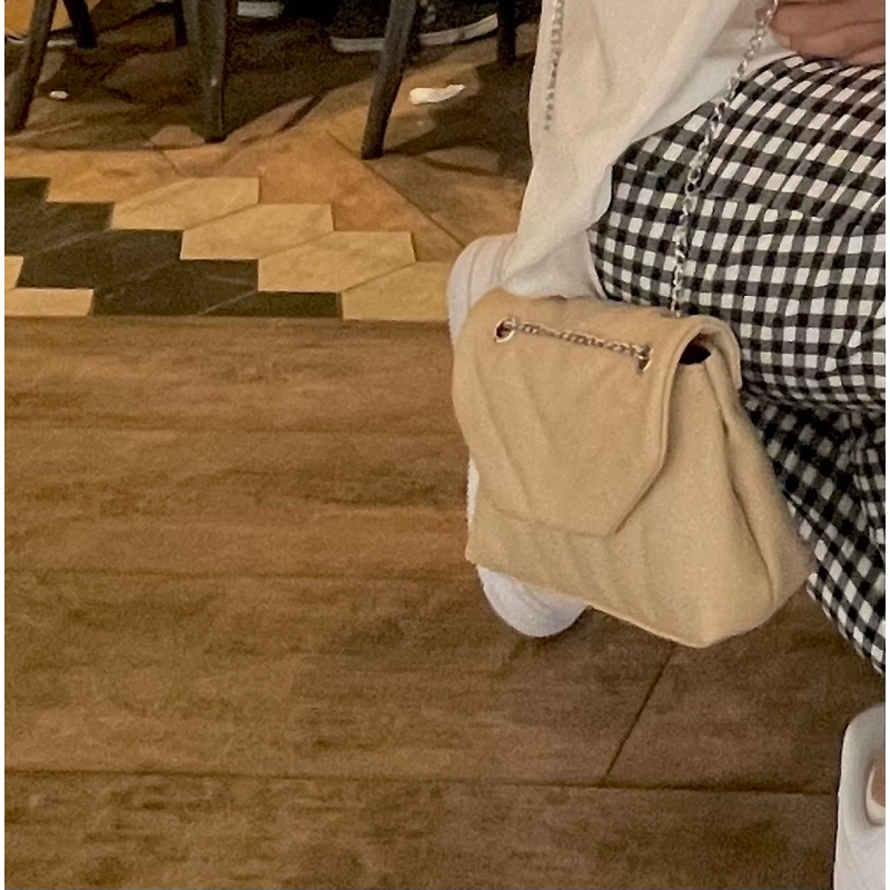 กระเป๋าสะพายข้าง Pull and Bear