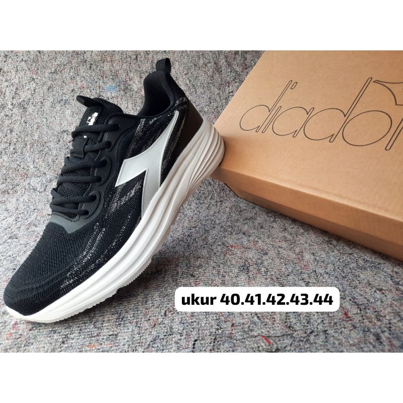 Hitam diadora รองเท้ากีฬาวิ่งสีดํา diadora รองเท้าวิ่งออกกําลังกายสีดํา