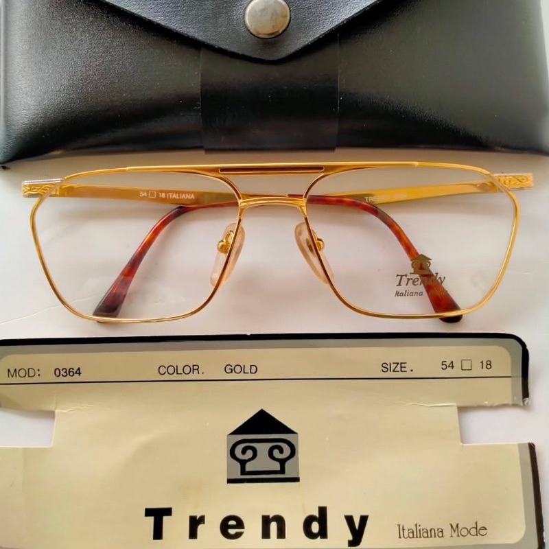 แว่นกันแดดวินเทจ 80s/กรอบวินเทจ Brand: TRENDY 22KGP Original made in Italy Size: 54-18 Vintage Authe