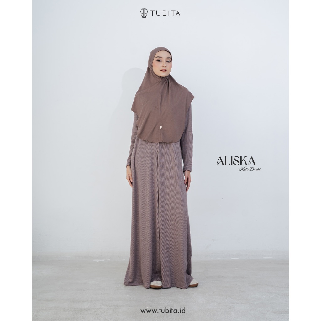 Aliska Knit Dress Taupe ถักชุดอัมราห์ โดย Tubita
