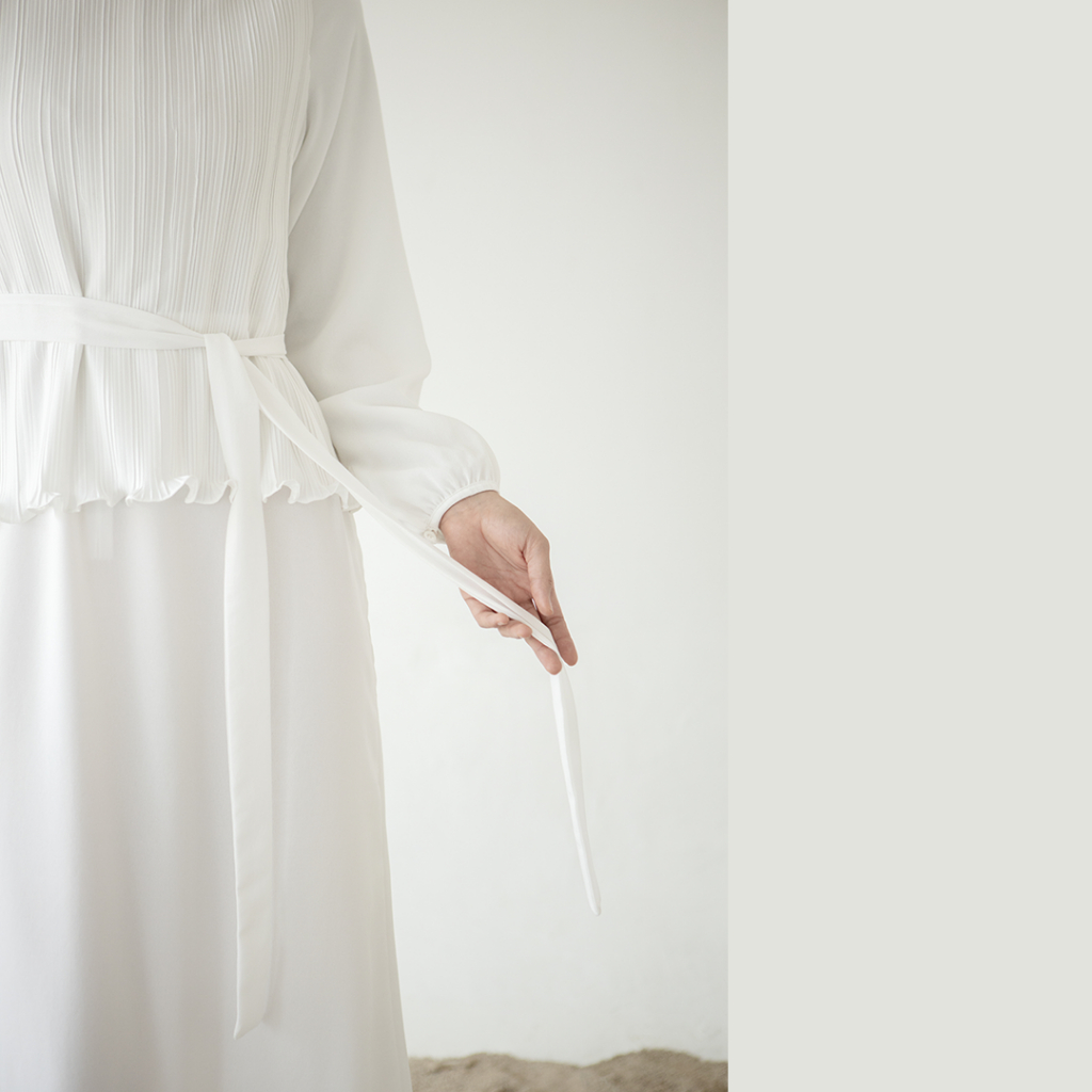 Mayang Dress by Aqa Label - เดรสอัดพลีทสุดเก๋ สีเทา กรม mauve