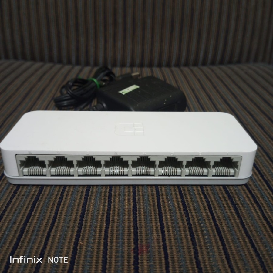 D-Link Desktop Hub Switch 8 Port DES-1008C 100mbps (มือสองปกติ)