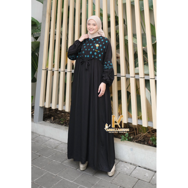 Yasmin EMBROIDERED โดย ASHILLAMESSI