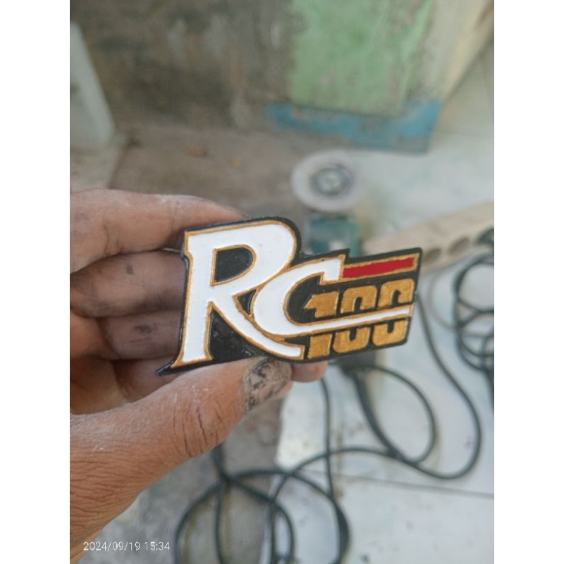 Suzuki RC100 และ RC100 ดีลักซ์วิงสัญลักษณ์และสตาร์ทเตอร์ไฟฟ้าธรรมดา