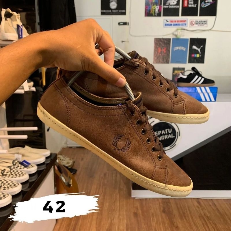 รองเท้าผ้าใบ Fred Perry Underspin Leather 42