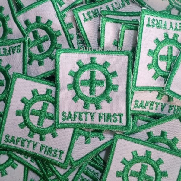 ป้ายสัญลักษณ์ปัก โลโก้ SAFETY FIRST ขนาด 5ซม