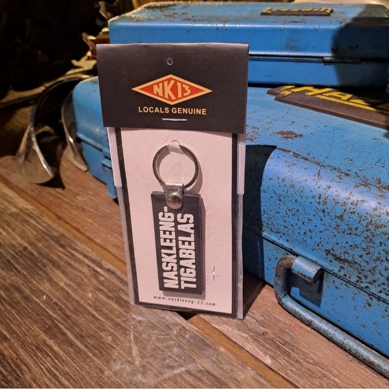 NASKLEENG13 - พวงกุญแจ FONT WHITE