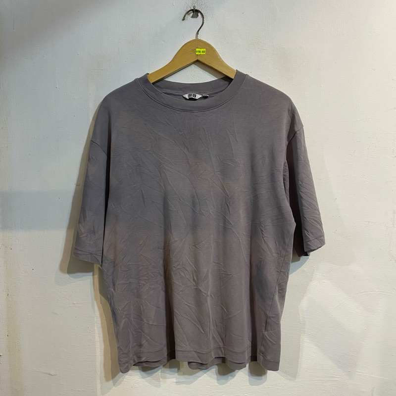 Uniqlo U เสื้อยืด Oversize สีม่วง Preloved
