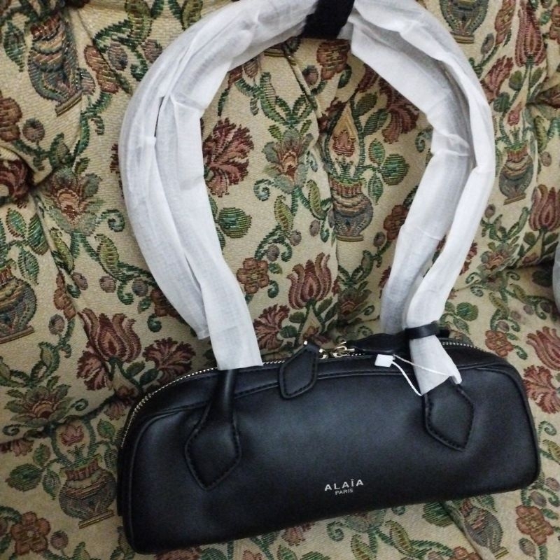 Hitam กระเป๋าโท้ต Alaia สีดํา ไม่มีกล่อง