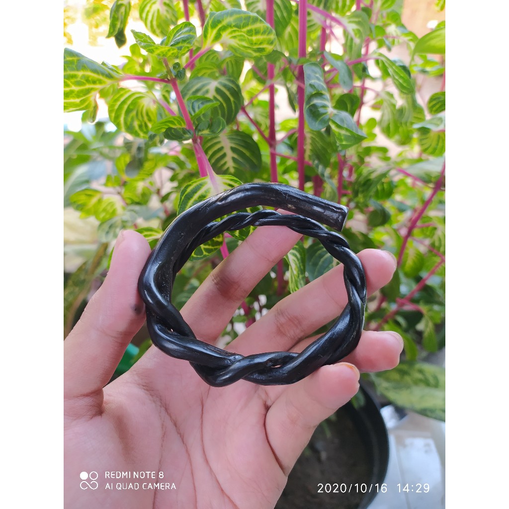 ชั่วโมง - สร้อยข้อมือรากบาฮาร์สีดําของแท้รุ่นบิดธรรมชาติแบบยืดหยุ่น