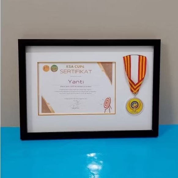 A4 CERTIFICATE FRAME PLUS MEDAL