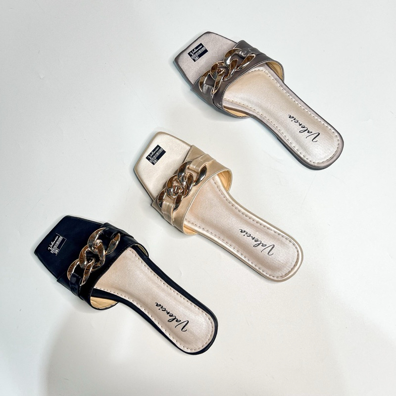 VALENCIA • CHELLY FLAT SANDALS BY VALENCIA • รองเท้าแตะผู้หญิง • รองเท้าแตะแฟชั่น