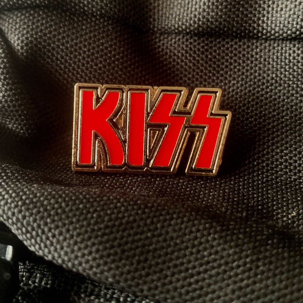 KISS BAND PIN / ENAMEL BAND PIN