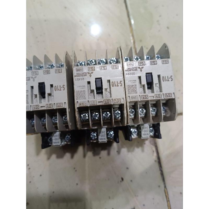 คอนแทคเตอร์ Mitsubishi 220v st10