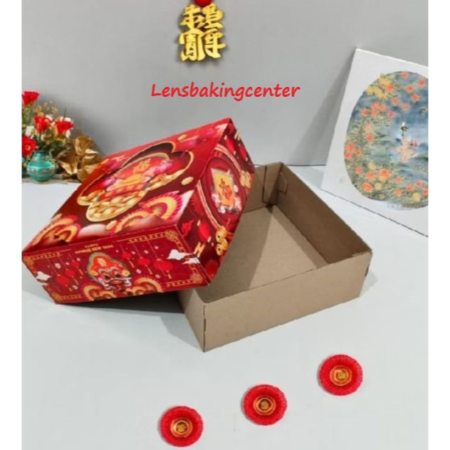 กล่องกระดาษแข็งรุ่นตรุษจีน Sincia Lapis Legit 20 22 25 20 x 20 22 x 22 25 x 25 20x20x7.5 ซม. 22x22x7