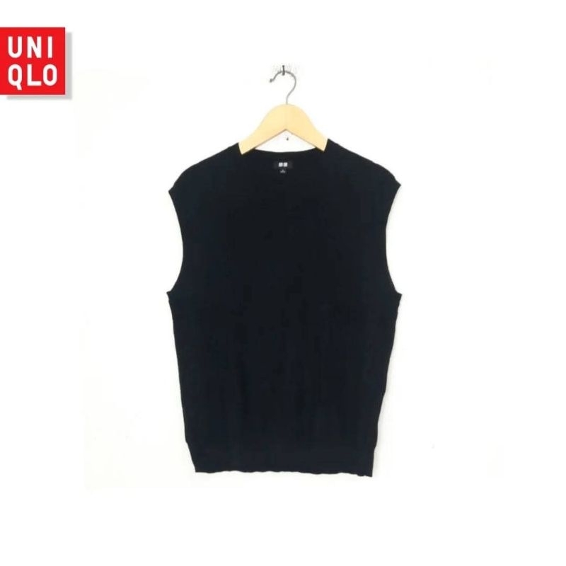 Uniqlo เสื้อกั๊กพื้นฐาน O-Neck สีดํา (CODE: B56 - 13)