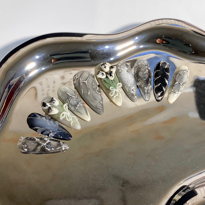 La Tulipe Noire กดบนเล็บ โดย Limerence Studio | เล็บปลอม พรีเมี่ยม