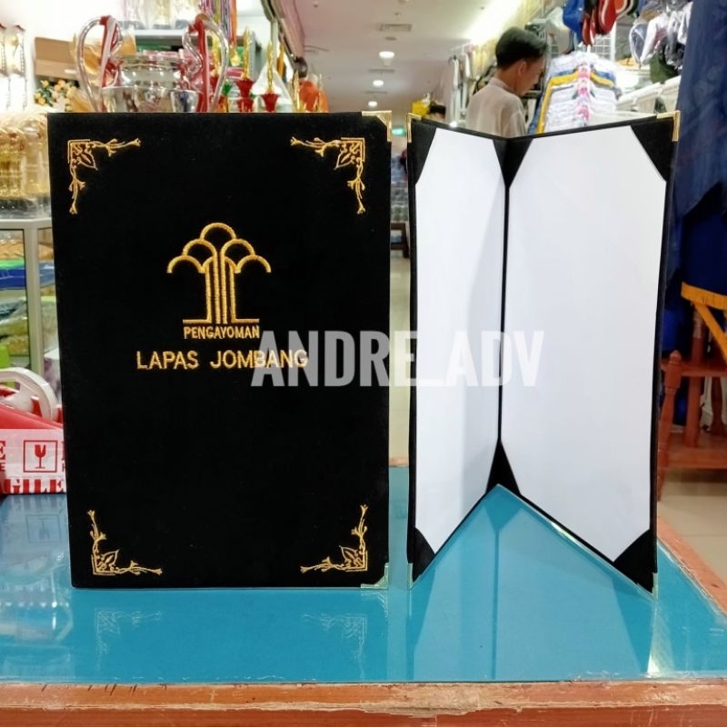 แผนที่ที่กําหนดเองโลโก้กระบวนการปักคอมพิวเตอร์ RB9