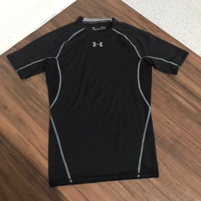 UNDER ARMOR Hitam Under ARMOUR เสื้อยืดวิ่ง Under ARMOUR สีดํา มือสอง