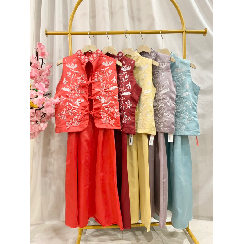 ชุดเดรสผู้หญิง Qibao + เสื้อกั๊ก