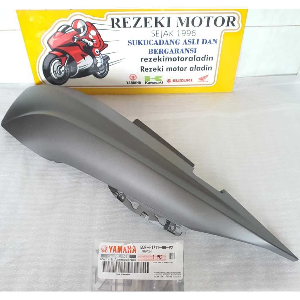 B3F-F1711-P2 REAR RIGHT BODY COVER SILVER LEXI 125 ORIGINAL YAMAHA