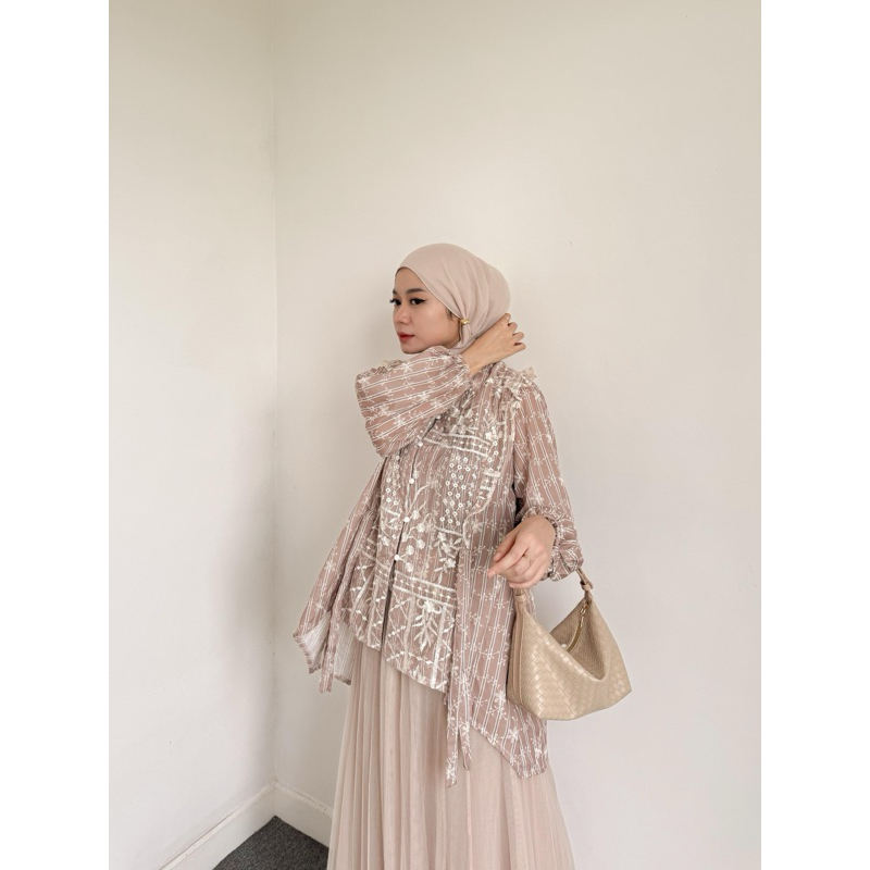 Zona Blouse / เสื้อเชิ้ตผ้า