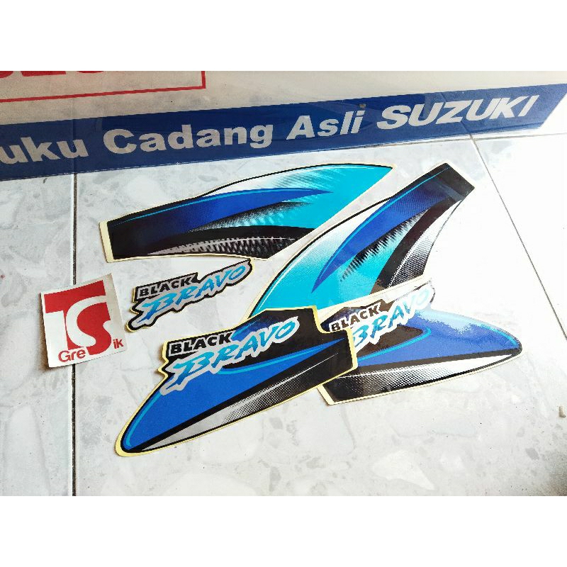 Suzuki RC Rc100 Black Bravo New NOS Body Sticker Striping Sticker โลโก้