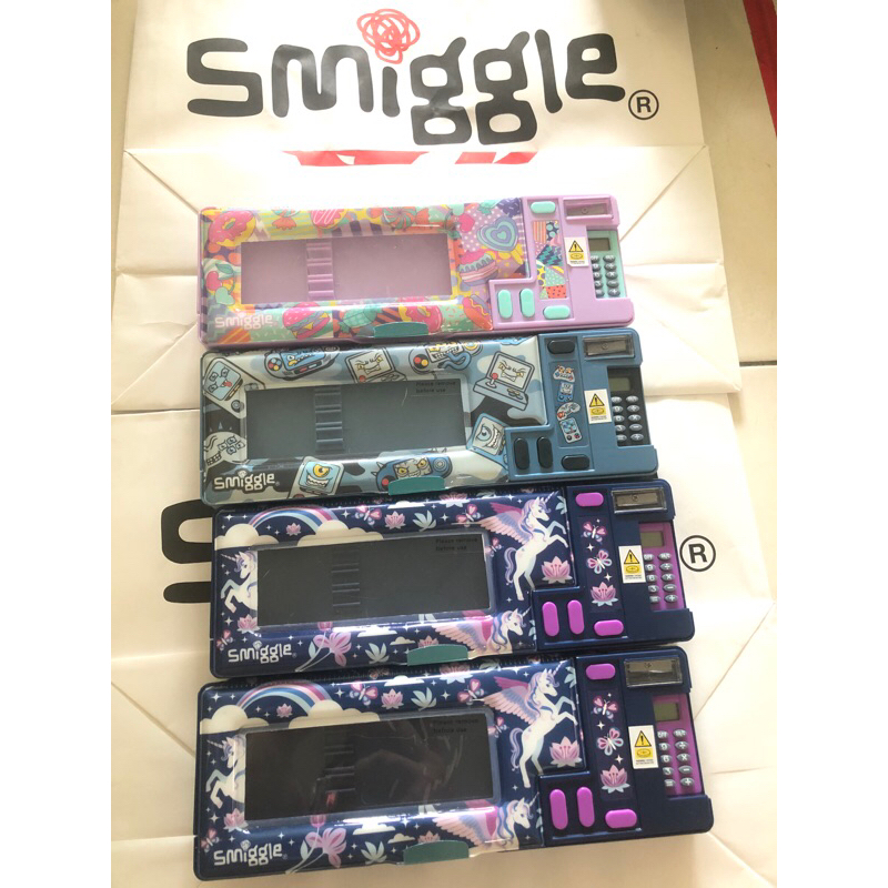 SMIGGLE กล่องดินสอ ลักลอบ พร้อมเครื่องคิดเลข