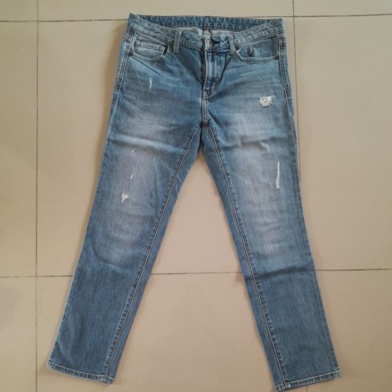 Ripped Jeans ยี่ห้อ Global Uniqlo (GU)
